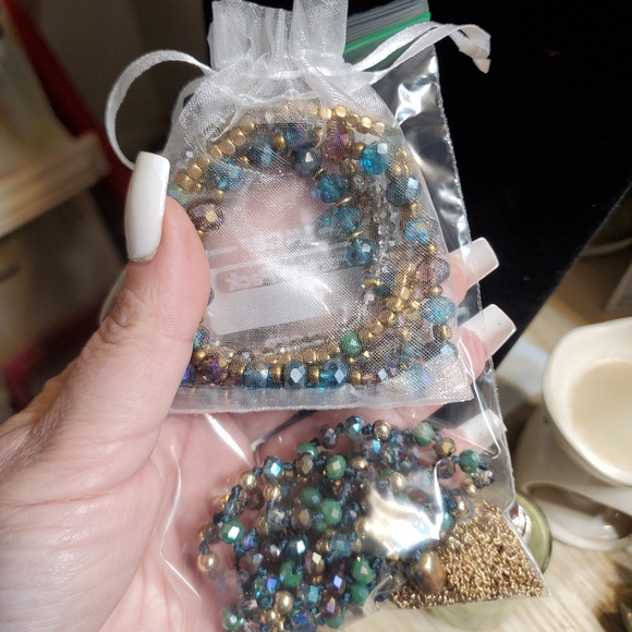 Stunning blue crystal set Necklace & 5 bracelets - Picture 3 of 9